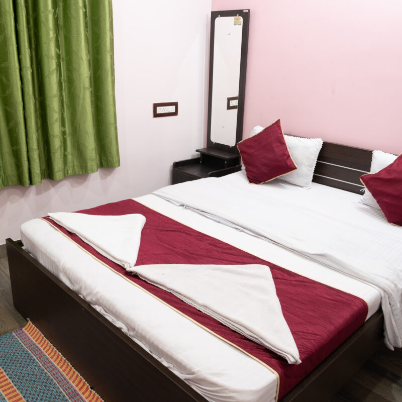 DOUBLE BEDDED STANDARD COTTAGE